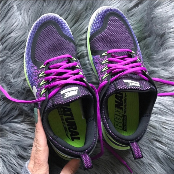 NWOB NIKE FREE RUN DISTANCE WOMENS SIZE 5.5 - Picture 3 of 7